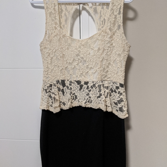 Beautiful Dress - Picture 2 of 2